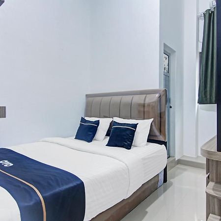 Oyo 90704 Nabila Residence Syariah 巴东 外观 照片