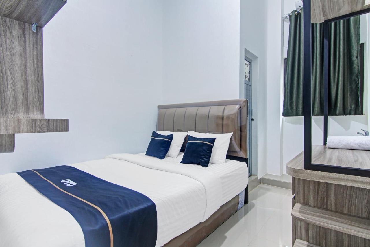 Oyo 90704 Nabila Residence Syariah 巴东 外观 照片