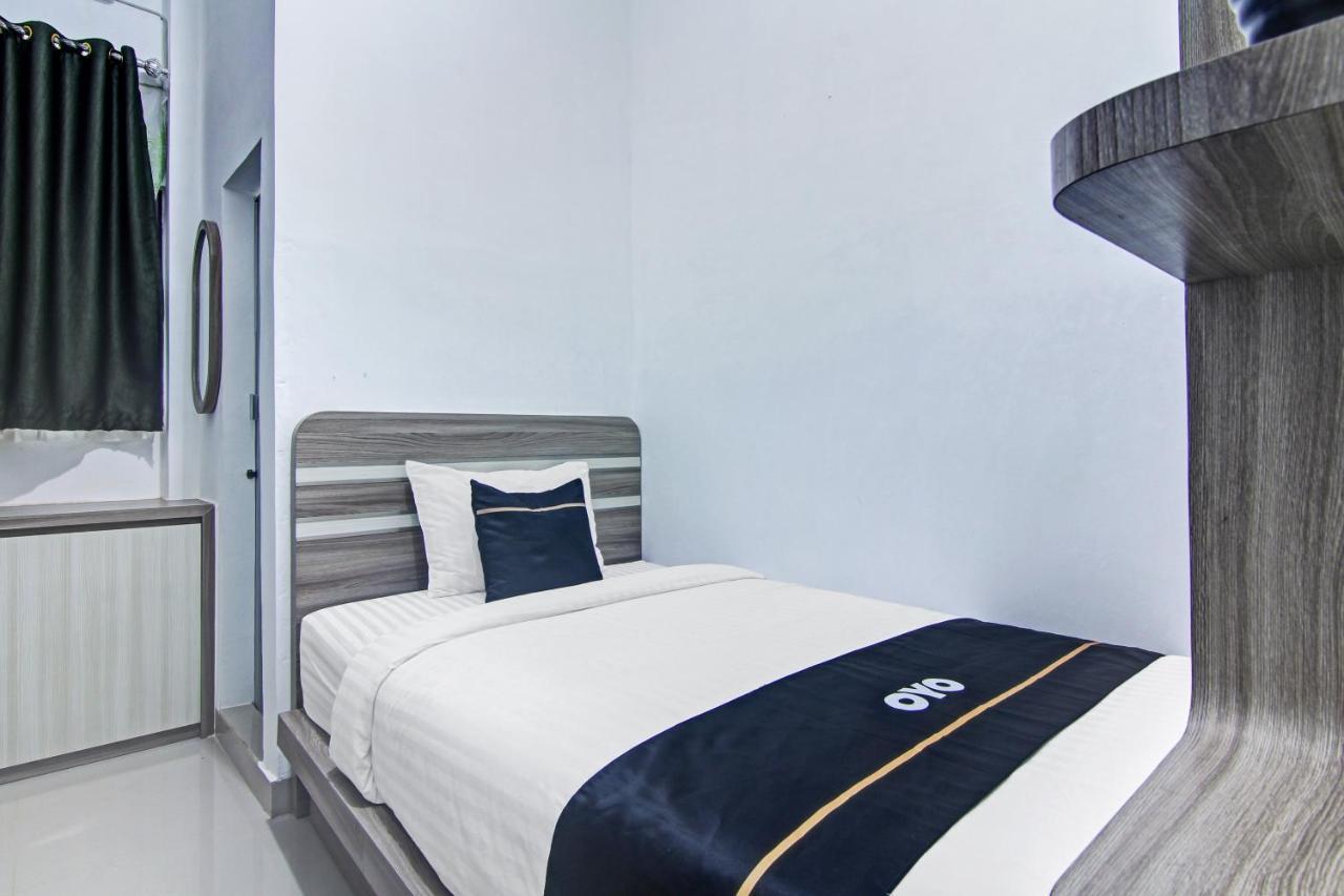 Oyo 90704 Nabila Residence Syariah 巴东 外观 照片