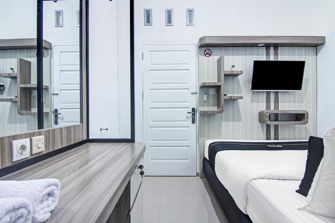 Oyo 90704 Nabila Residence Syariah 巴东 外观 照片