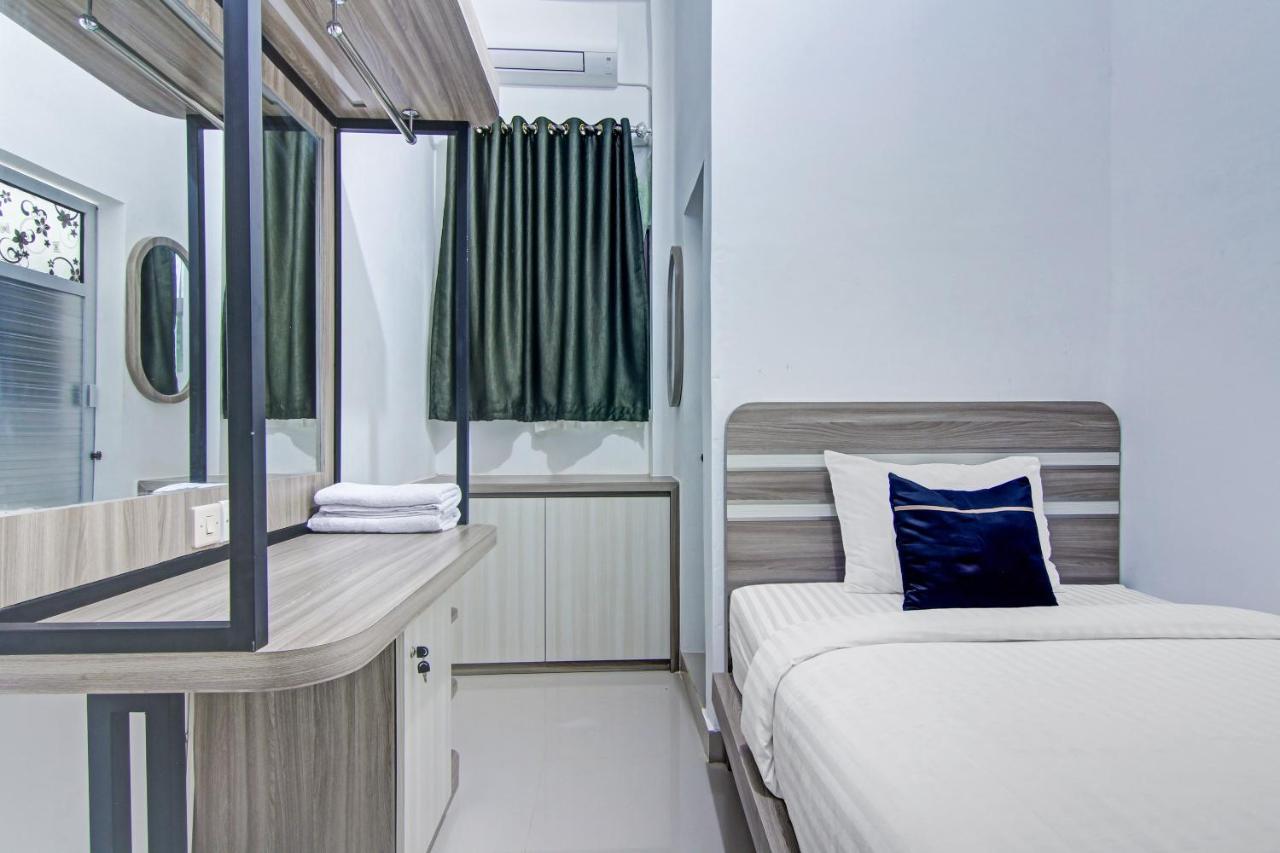 Oyo 90704 Nabila Residence Syariah 巴东 外观 照片